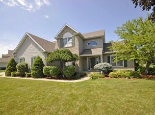 14227 Taddington Dr, Granger, IN 46530