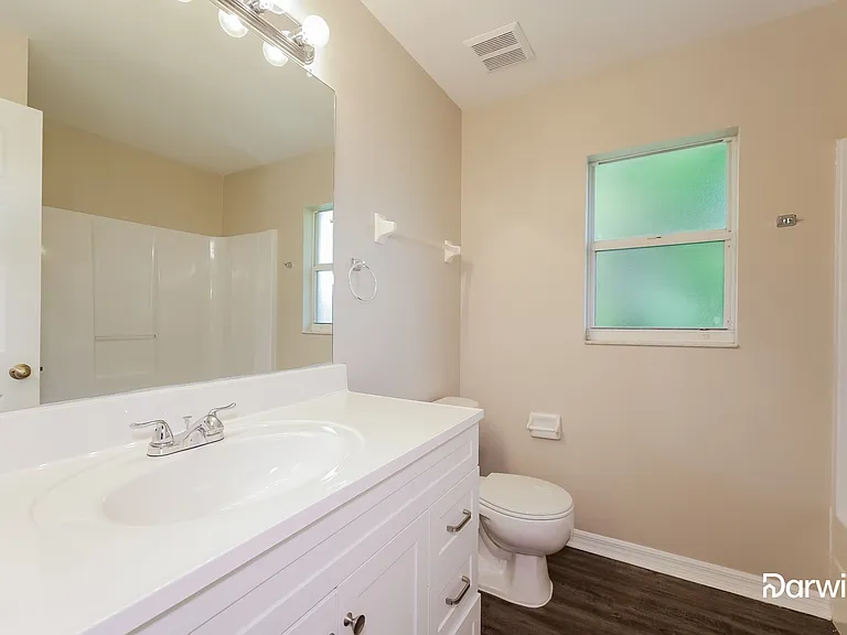 215 Manasota St — Photo 11