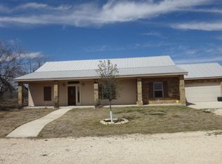 1 Valley Vw, Uvalde, TX 78801