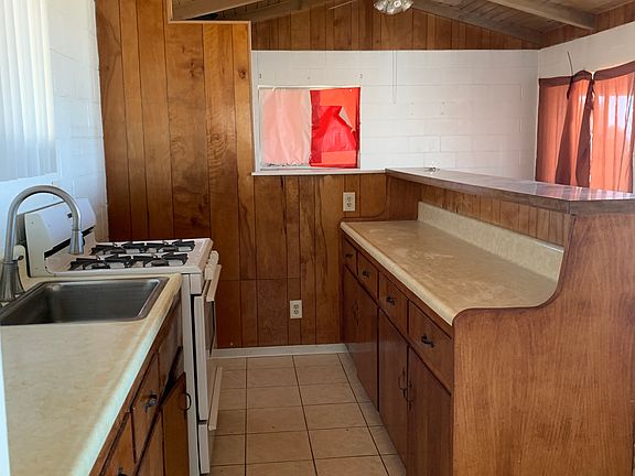 Kitchen looking to l/r