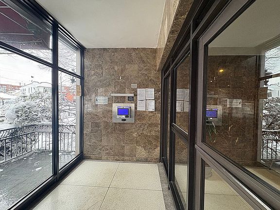 3rd image of 131-11 Kew Gardens Rd #4B