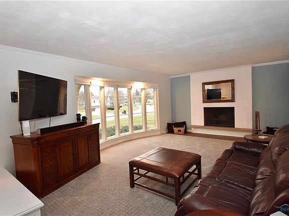 5th image of 128 Cranden Dr