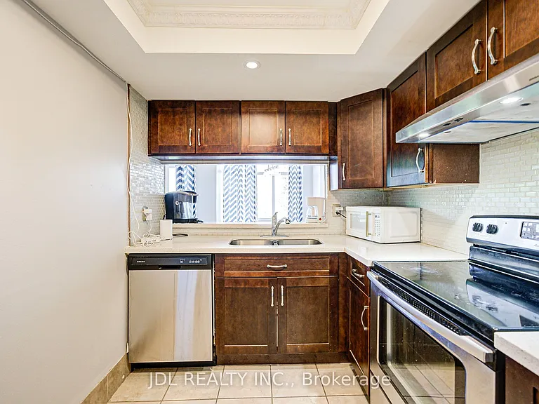 88 Alton Towers Cir #410 — Photo 17