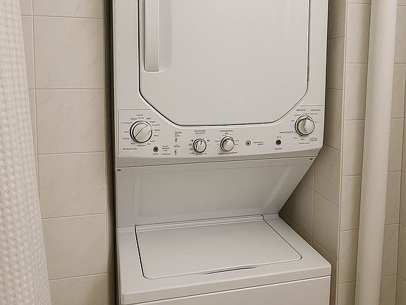 5th image of 356 E 50th St APT B