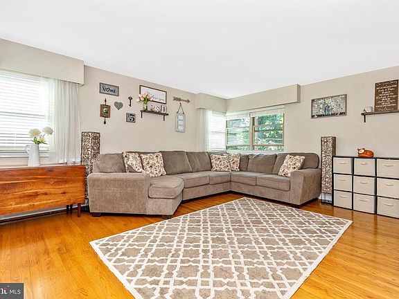 5th image of 153 N Colonial Dr