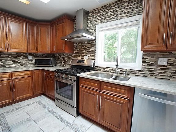 5th image of 4047 Anderson Dr