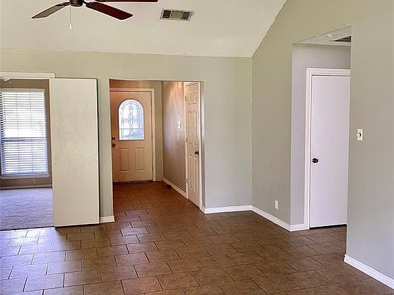 3rd image of 3009 S Carolina Dr