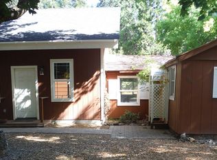 1348 Pine Grove Dr, Mount Shasta, CA 96067