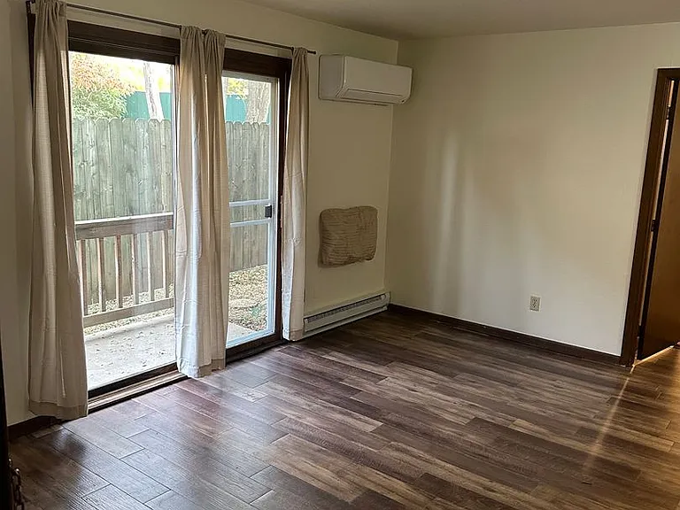 One bedroom apartment with balcony — Photo 25