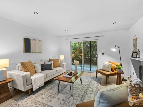 22107 66th Avenue W #10D, Mountlake Terrace, WA 98043