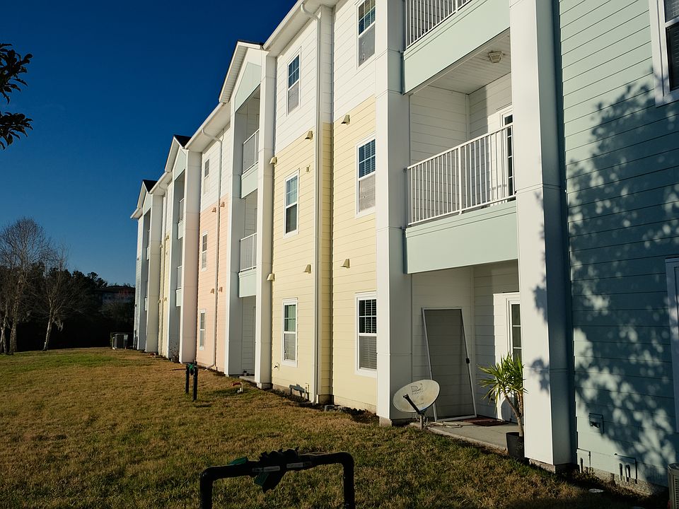 First floor, lake access
