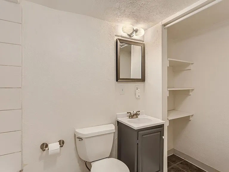 445 N Washington St — Photo 16