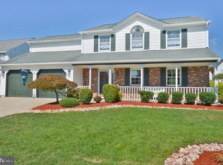 4 Spicebush Ct, Sicklerville, NJ 08081