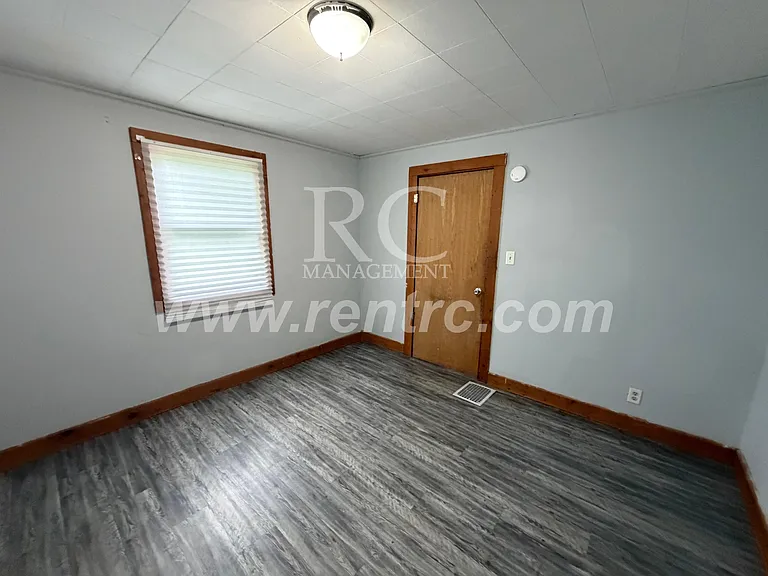 1206 Robinson St — Photo 11