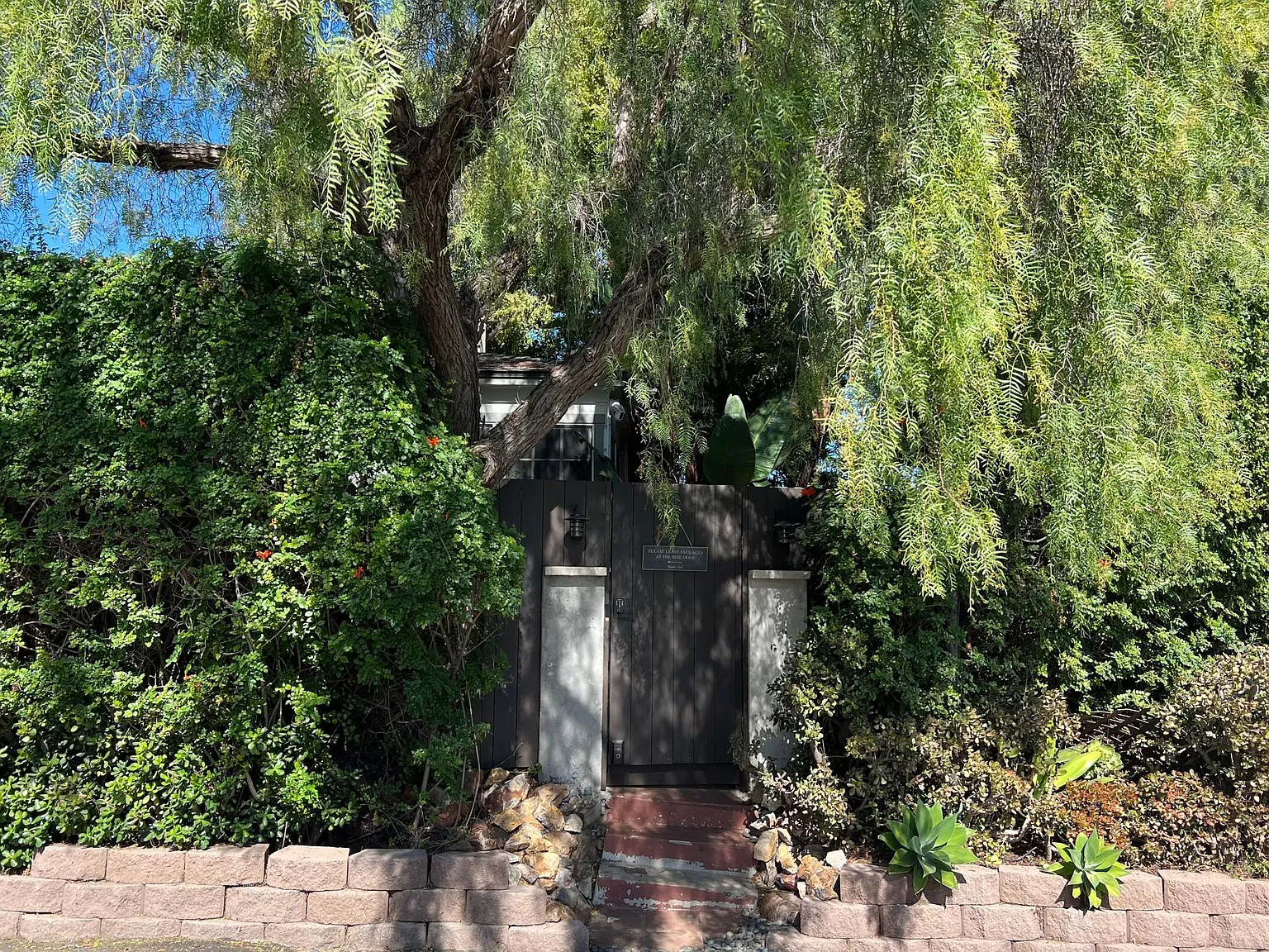 204 W Lewis St — Photo 2