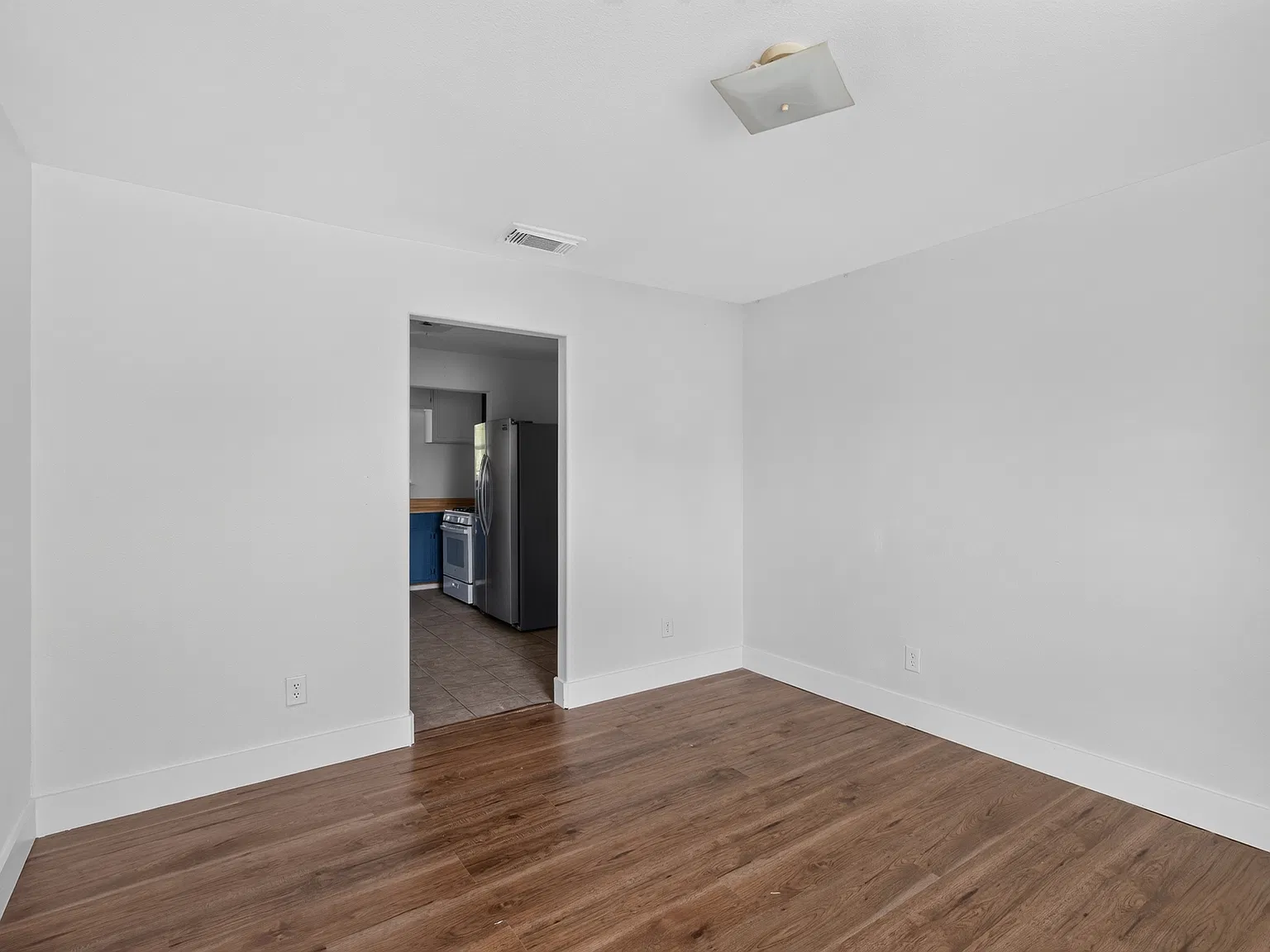 2 bed, 672 sqft, $990 — Photo 2