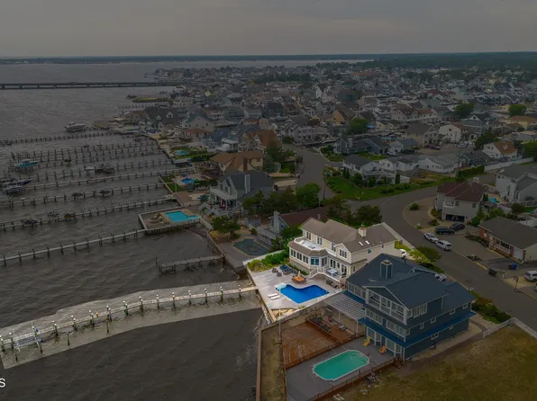 3287 Long Point Drive, Toms River, NJ 08753