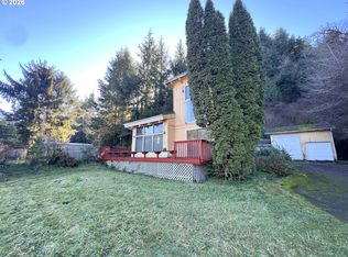 321 Jd Ln, Reedsport, OR 97467