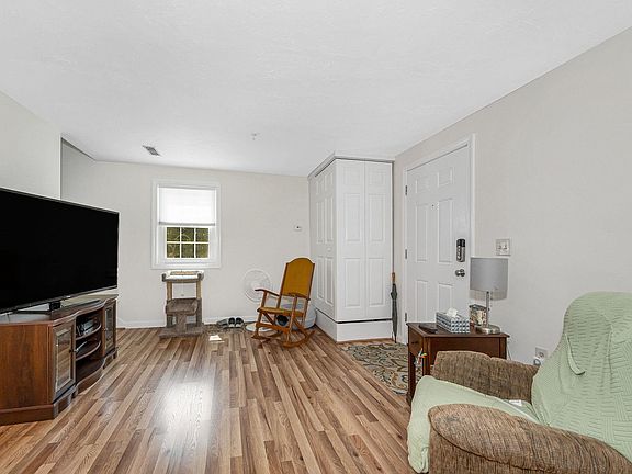 5th image of 803 Elmwood Drive