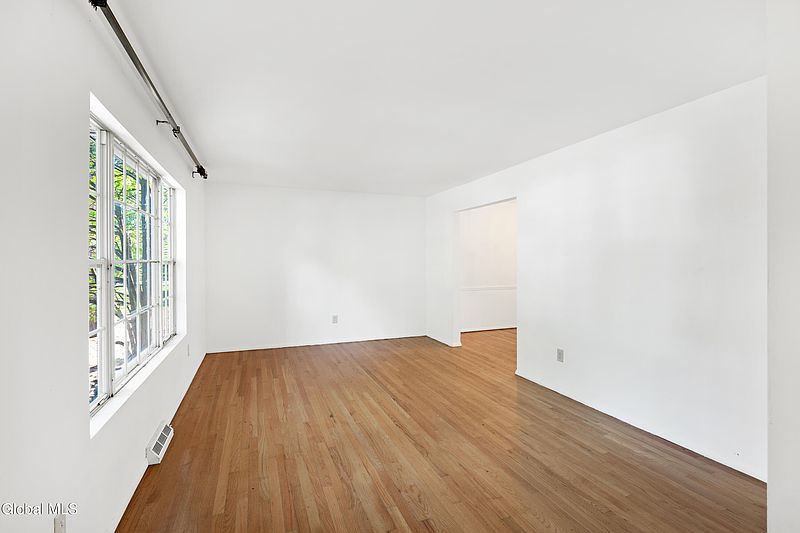 3rd image of 69 Vichy Drive