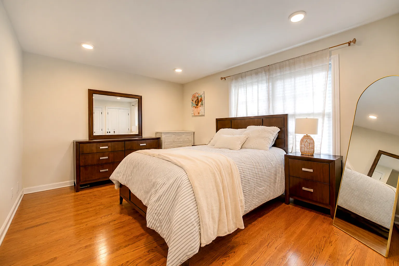2 bed, 1000 sqft, $2,700 — Photo 4