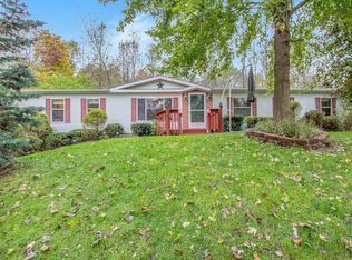 5896 Hatch Hollow Dr, Lowell, MI 49331