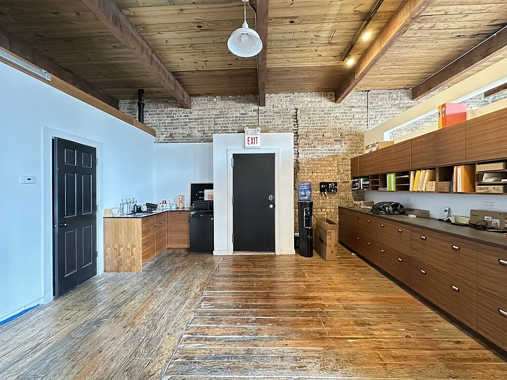Cool 2 Bed, 1 Bath at Carroll + Kedzie (East Garfield Park) — Photo 2