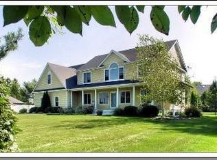 83 N Peck Rd, Geneva, IL 60134