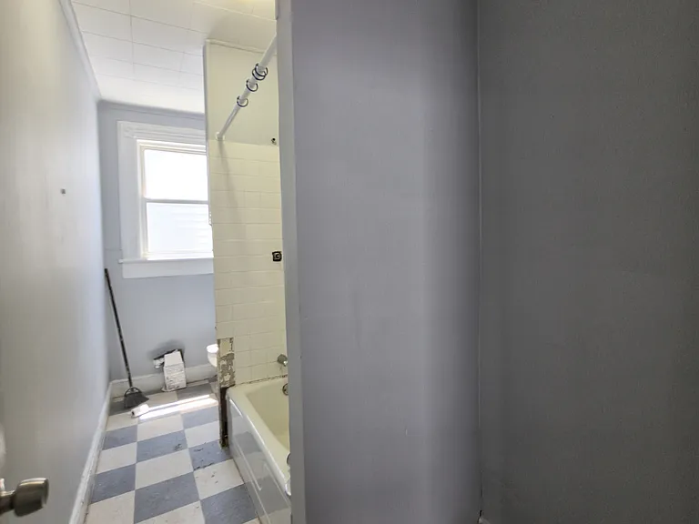 96 Brown Pl #A — Photo 5