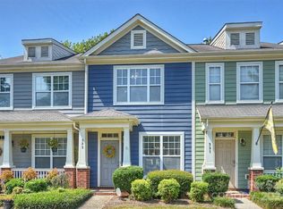 323 Hurston Cir, Charlotte, NC 28208