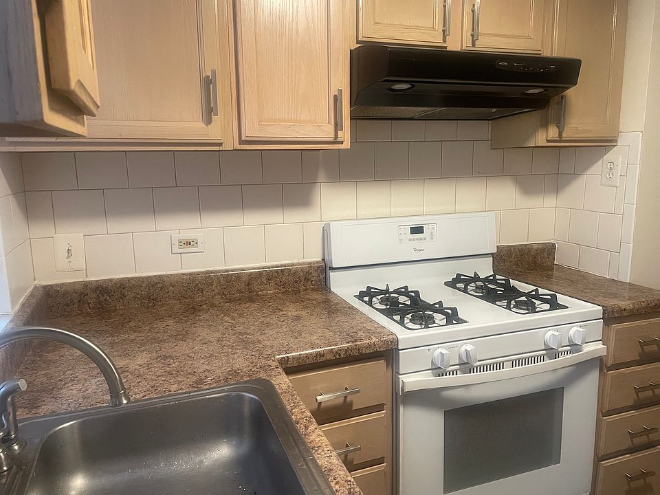 kitchen cabinets & stove