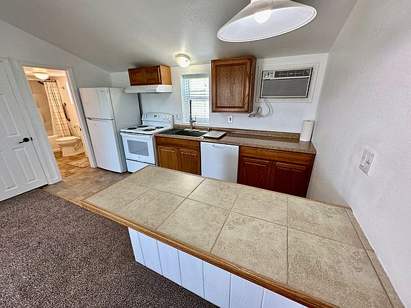3rd image of 303 E 6th St #303