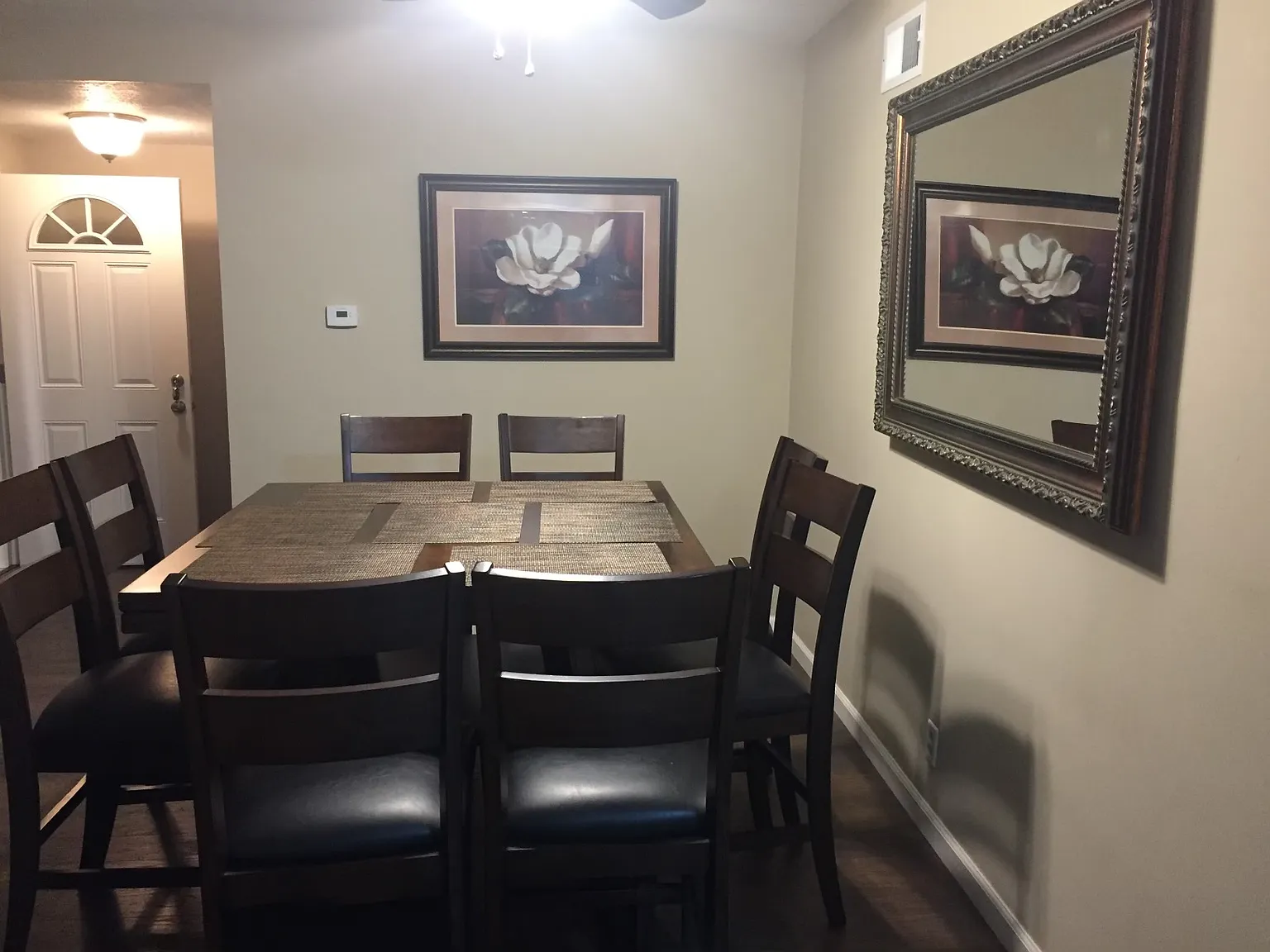 3 bed, 1400 sqft, $4,300 — Photo 2