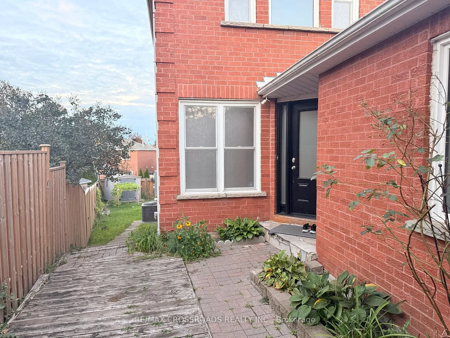 3 bed, $2,700 — Photo 2