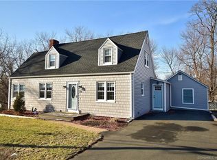 26 Elizabeth St, Ellington, CT 06029