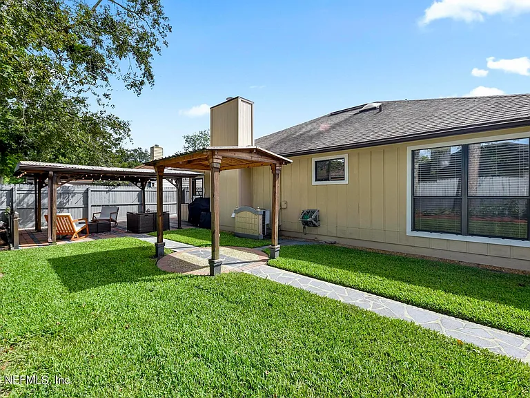9126 Trevi Cir W — Photo 27