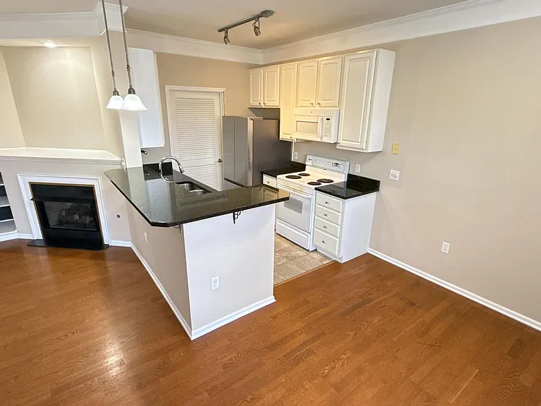 6726 Durwood Ln — Photo 4