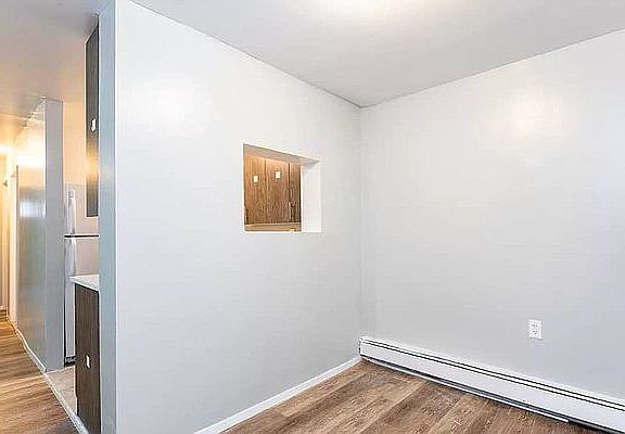 2nd image of 107 Weirfield St #1G