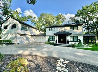 18855 Ridgewood Rd, Deephaven, MN 55391