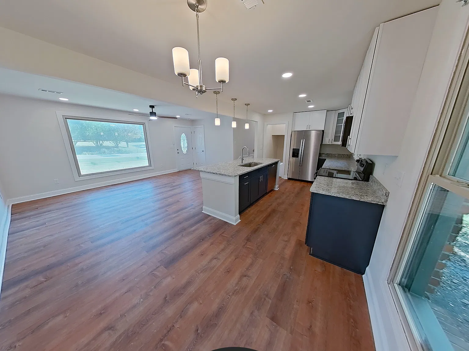 4 bed, 2.5 bath, 2093 sqft, $2,900 — Photo 3