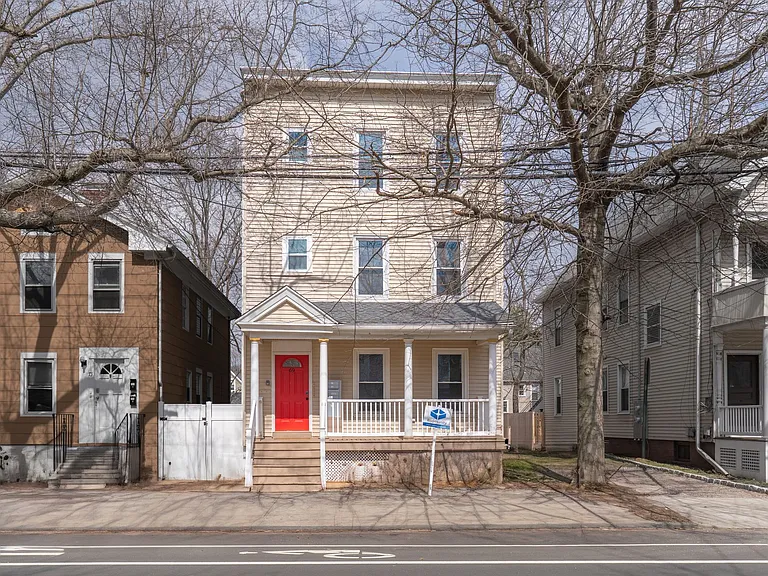 69 Edwards St — Photo 1