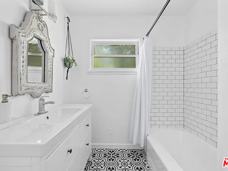 1808 Navy St — Photo 10
