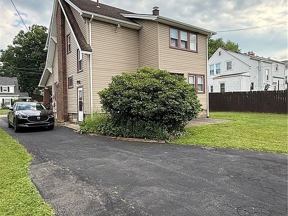 2nd image of 34 Maple Dr