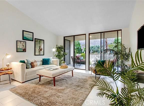 2nd image of 412 E Via Ensenada Cir