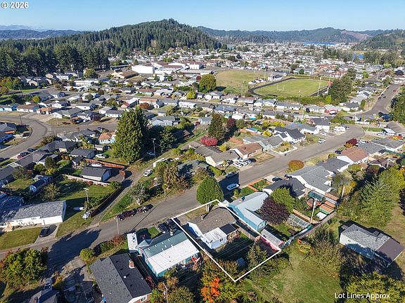 4th image of 2600 Gardens Ave