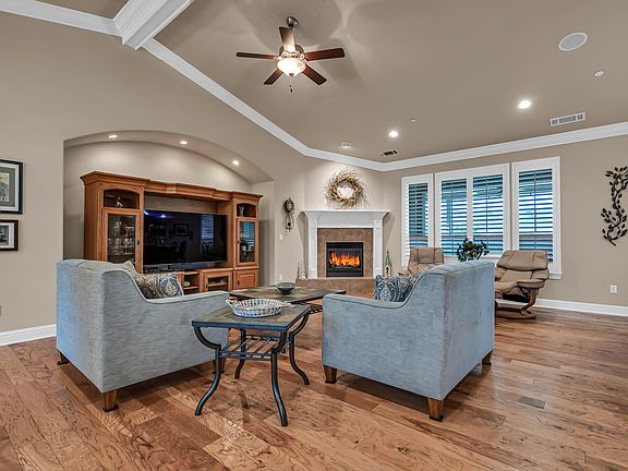 5th image of 926 Fantenell Ct