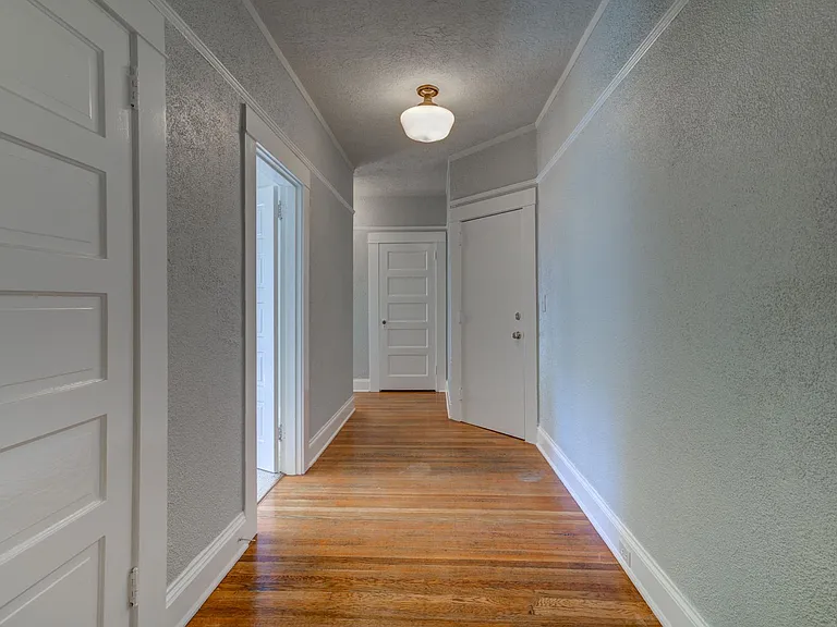 2110 NW Flanders St — Photo 8