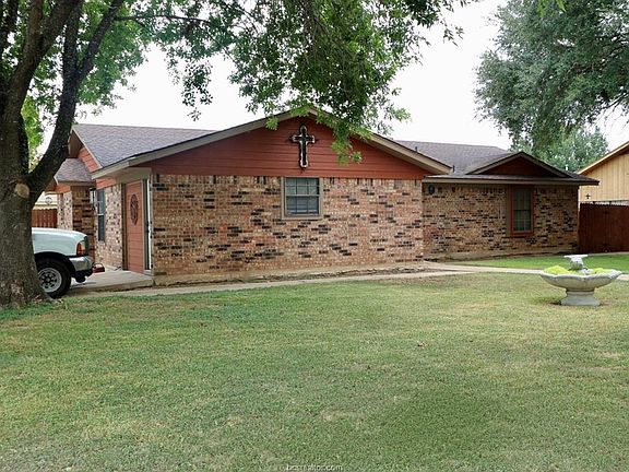 2nd image of 922 Lorey Ln