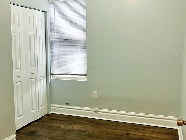 1633 N Artesian Ave #2R — Photo 5