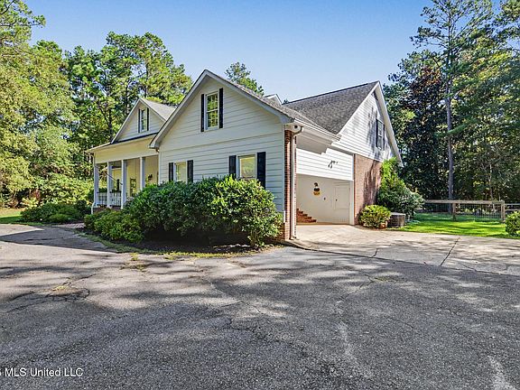 2nd image of 144 Green Rd